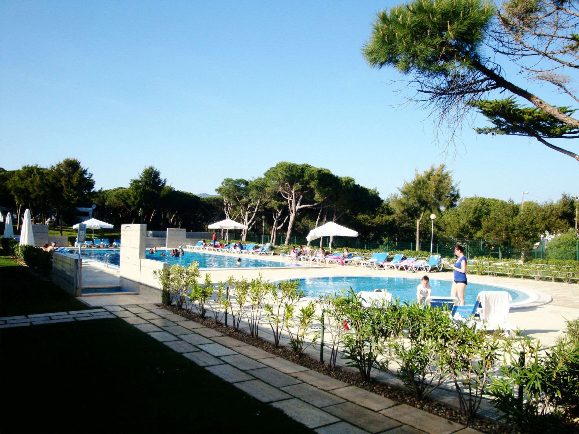 Orbitur Guincho Bungalows - Caravan Park Cascais Bagian luar foto